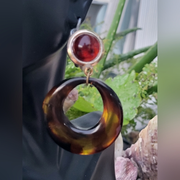 Vintage Oversized Faux Amber Clip ons - Picture 12 of 12